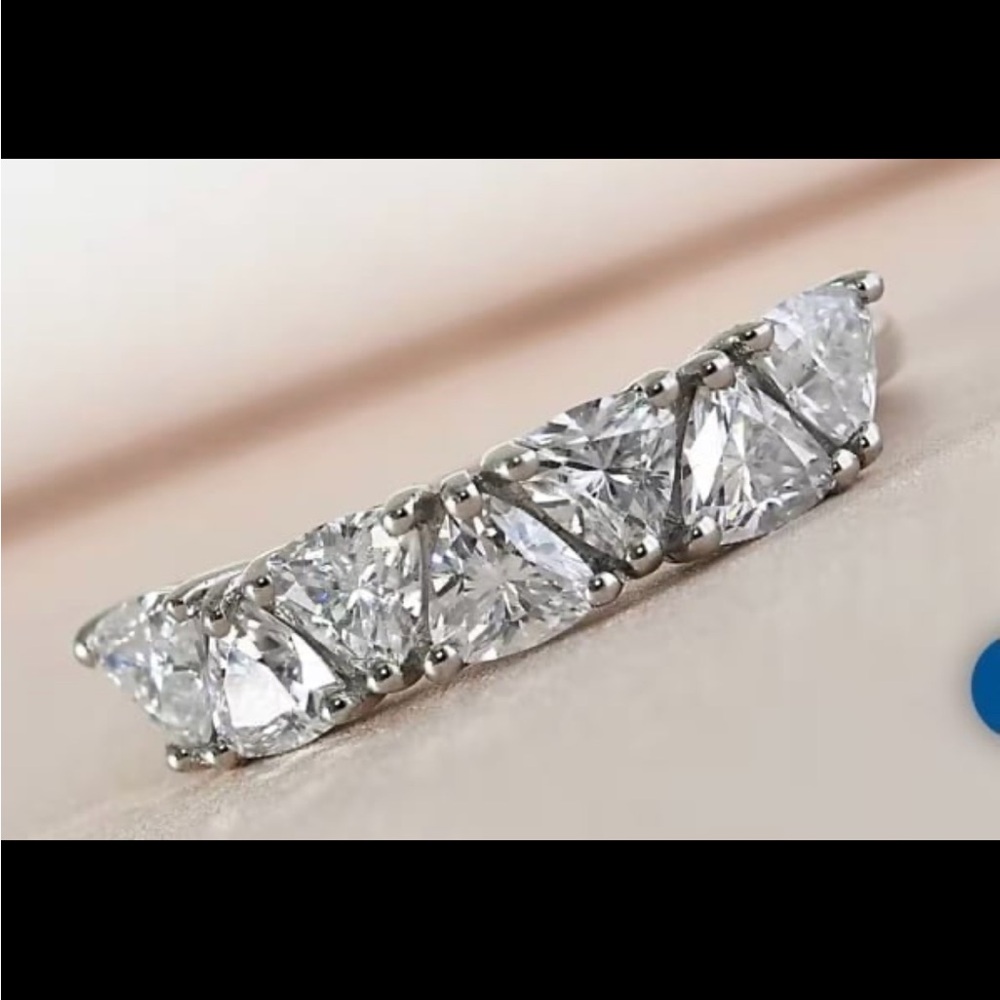 Elegant Silver Moissanite band